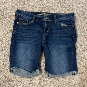 Arizona size 9 dark wash shorts